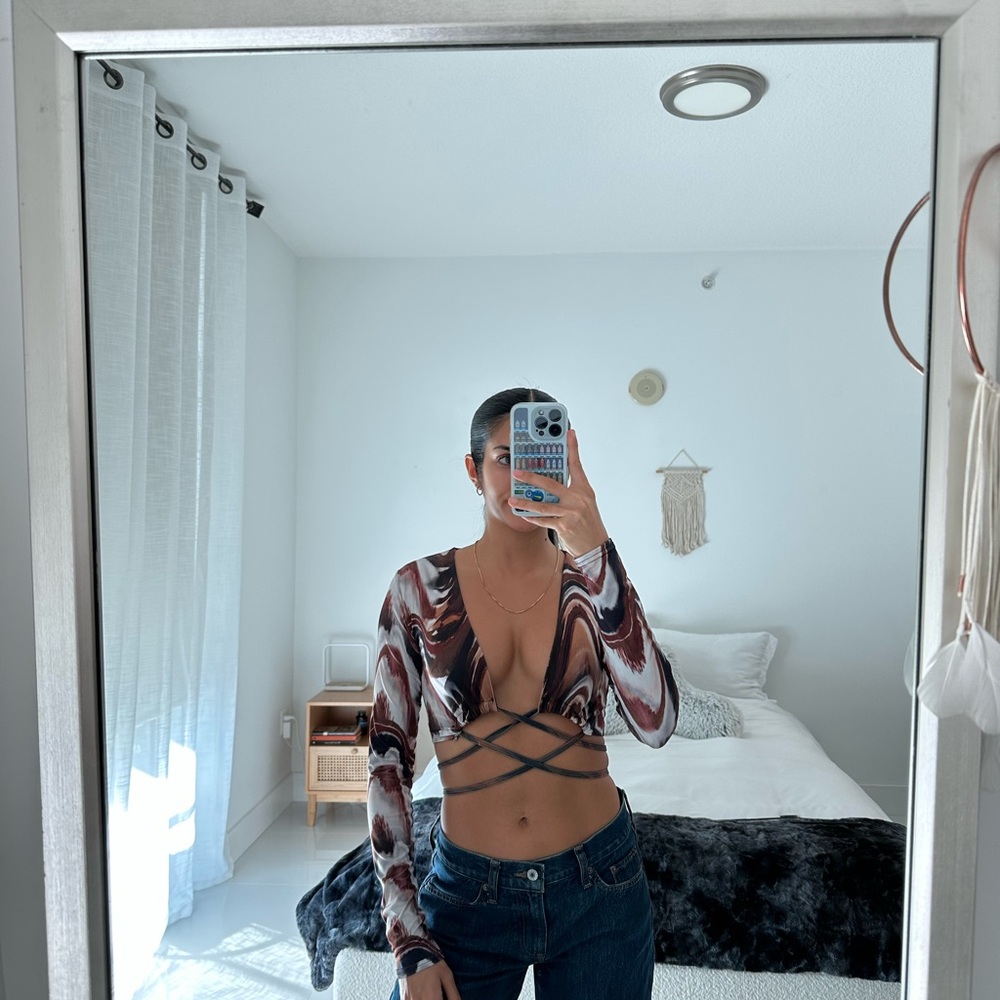 PrettyLittleThing Brown and White Swirl Crop Top